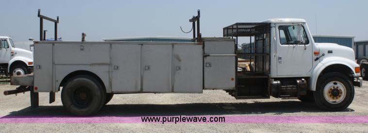 image for item B6680 1996 International 4700 service truck