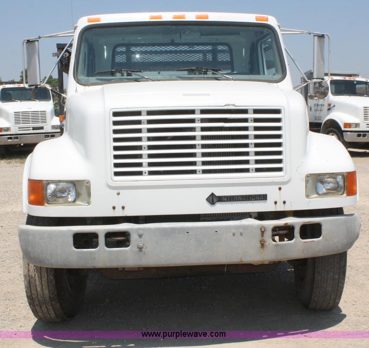 image for item B6680 1996 International 4700 service truck