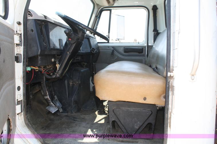 image for item B6680 1996 International 4700 service truck