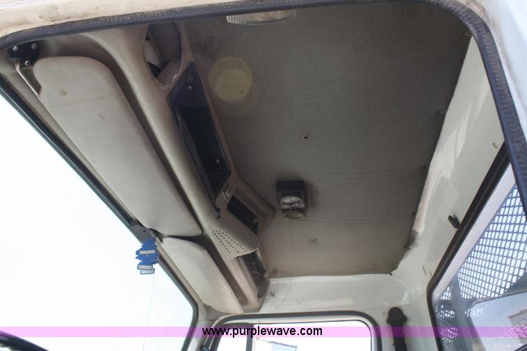 image for item B6680 1996 International 4700 service truck