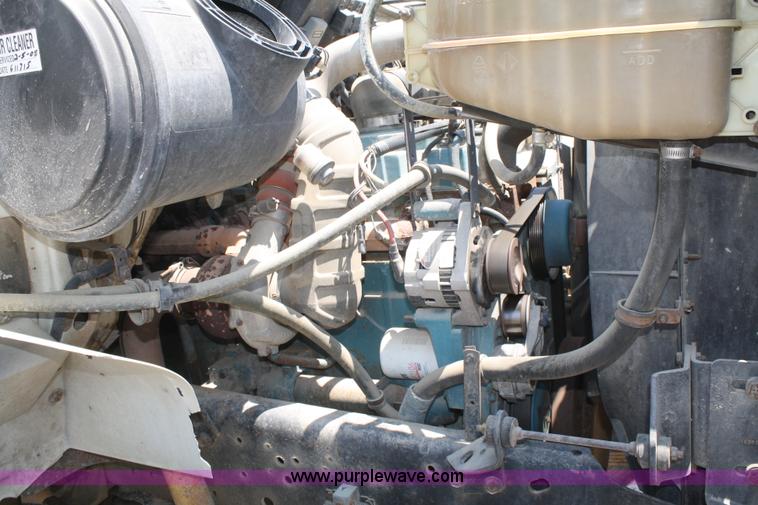 image for item B6680 1996 International 4700 service truck