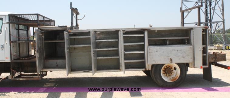 image for item B6680 1996 International 4700 service truck