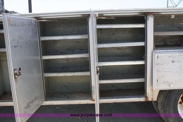 image for item B6680 1996 International 4700 service truck