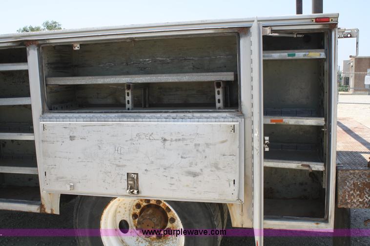 image for item B6680 1996 International 4700 service truck