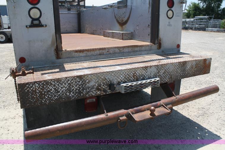 image for item B6680 1996 International 4700 service truck