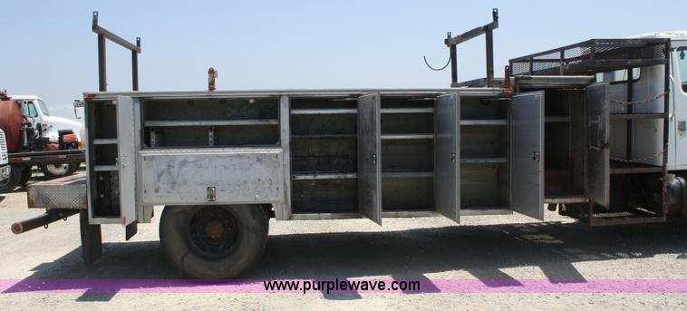 image for item B6680 1996 International 4700 service truck