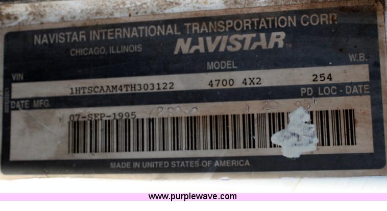 image for item B6680 1996 International 4700 service truck