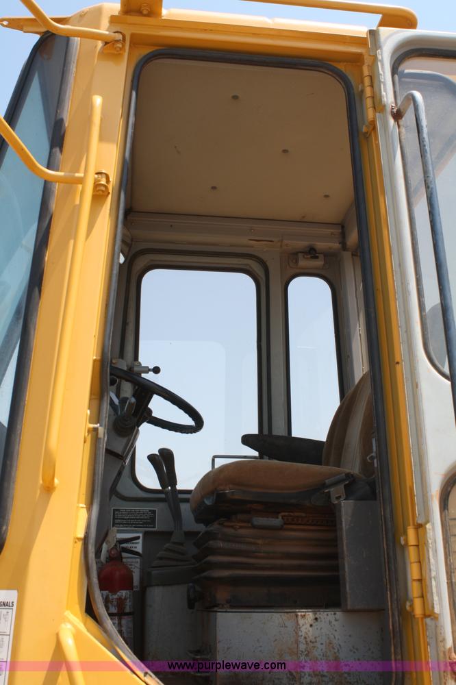 image for item B6700 1995 John Deere 444G wheel loader