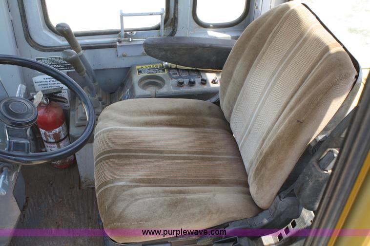 image for item B6700 1995 John Deere 444G wheel loader