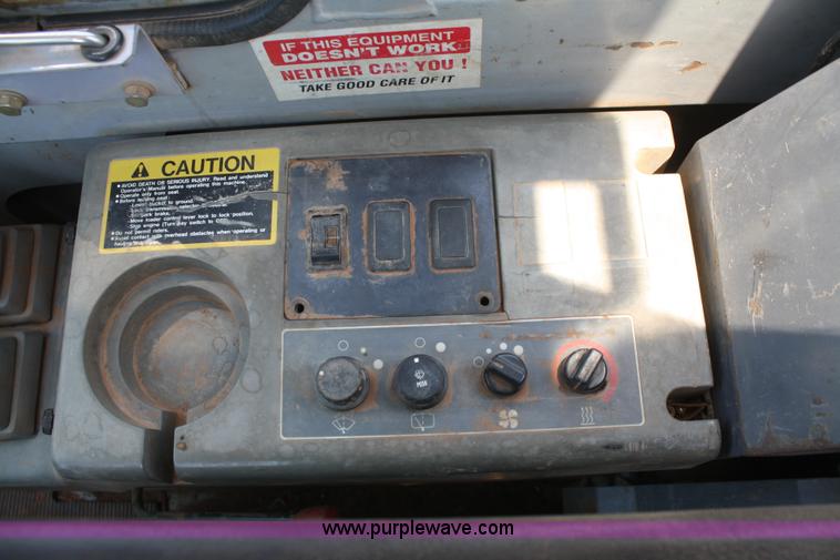 image for item B6700 1995 John Deere 444G wheel loader