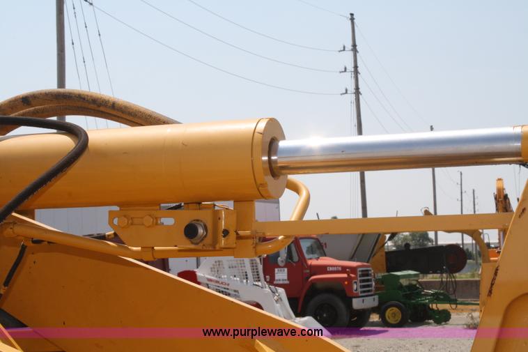 image for item B6700 1995 John Deere 444G wheel loader