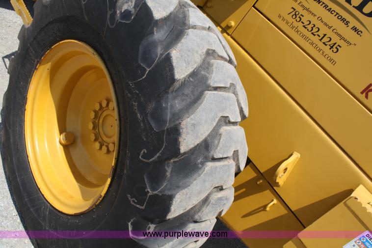 image for item B6700 1995 John Deere 444G wheel loader