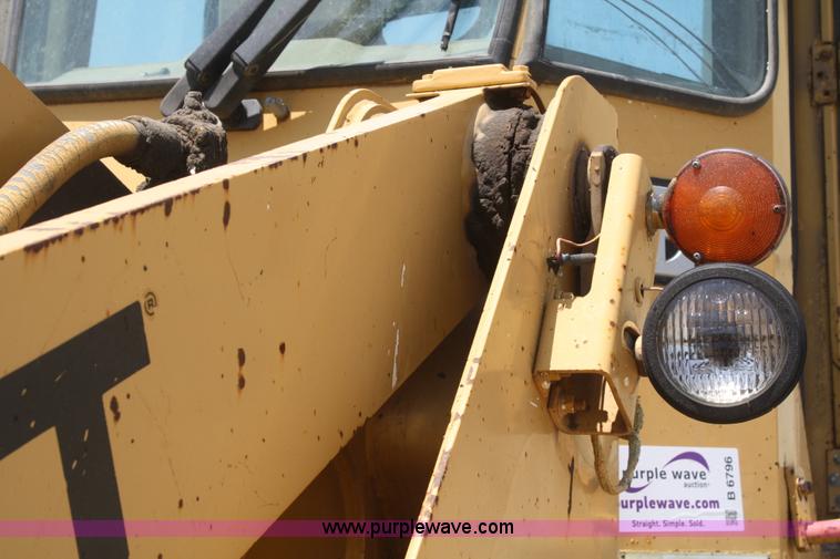 image for item B6796 1985 Caterpillar 926 wheel loader
