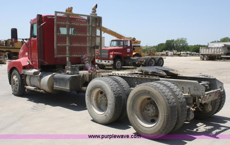 image for item B6799 1997 Kenworth T600 semi truck