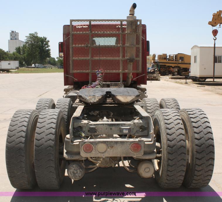 image for item B6799 1997 Kenworth T600 semi truck