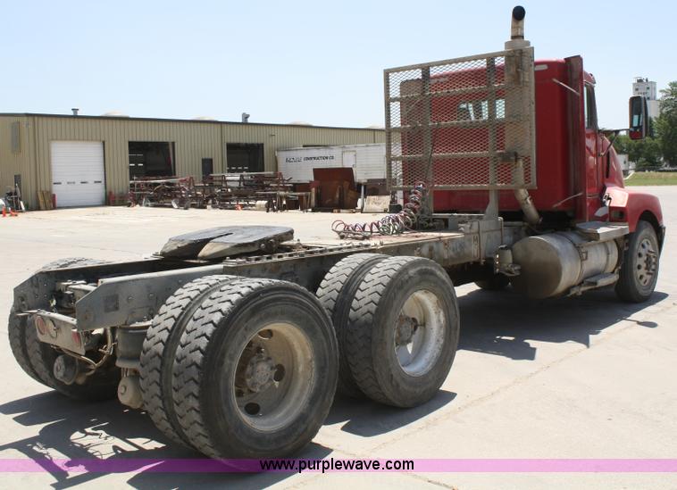 image for item B6799 1997 Kenworth T600 semi truck