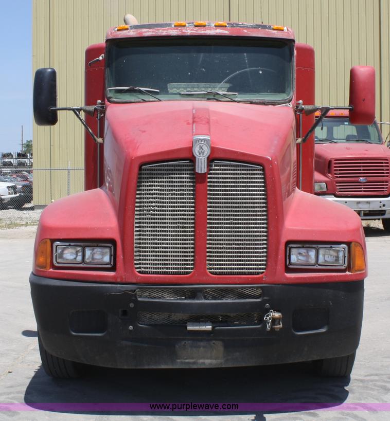 image for item B6799 1997 Kenworth T600 semi truck