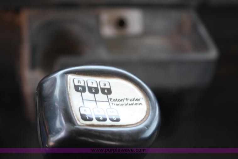 image for item B6799 1997 Kenworth T600 semi truck