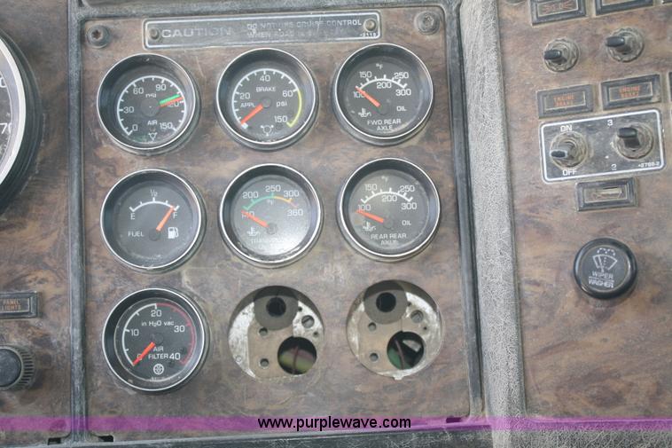 image for item B6799 1997 Kenworth T600 semi truck