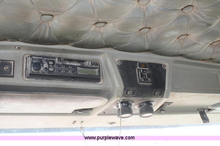 image for item B6799 1997 Kenworth T600 semi truck