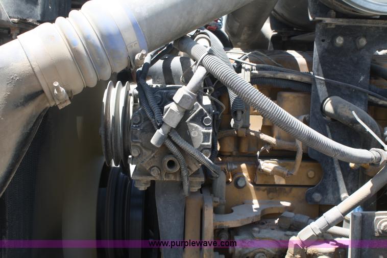 image for item B6799 1997 Kenworth T600 semi truck