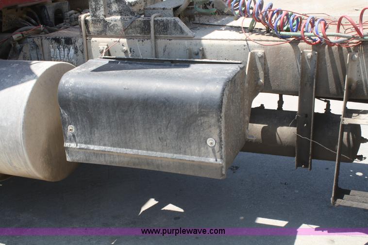 image for item B6799 1997 Kenworth T600 semi truck