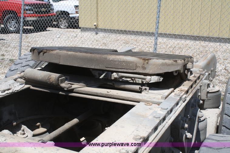 image for item B6799 1997 Kenworth T600 semi truck