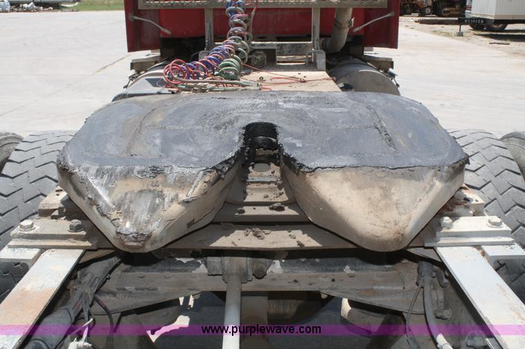 image for item B6799 1997 Kenworth T600 semi truck