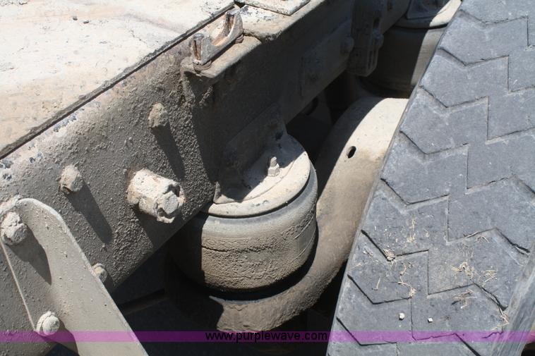 image for item B6799 1997 Kenworth T600 semi truck