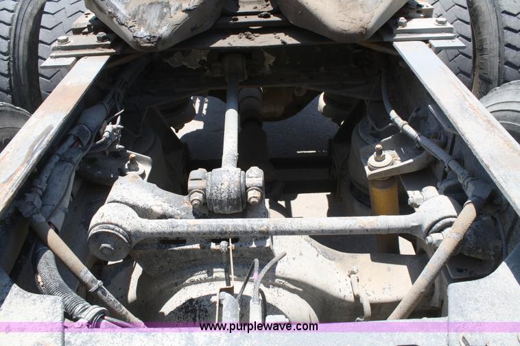 image for item B6799 1997 Kenworth T600 semi truck