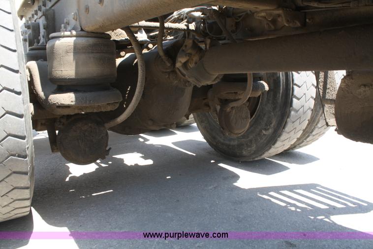 image for item B6799 1997 Kenworth T600 semi truck