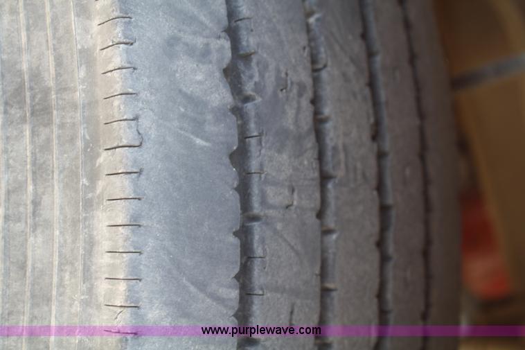 image for item B6799 1997 Kenworth T600 semi truck