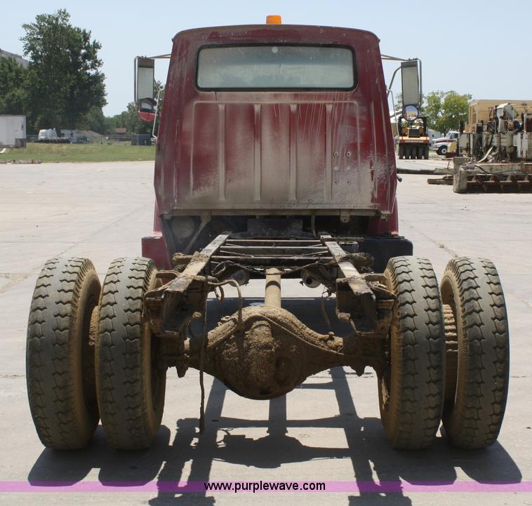 image for item B6801 1974 Ford F700 truck cab and chassis