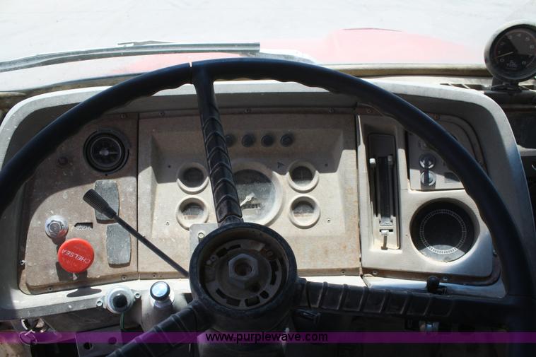 image for item B6801 1974 Ford F700 truck cab and chassis