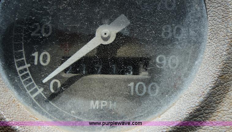 image for item B6801 1974 Ford F700 truck cab and chassis