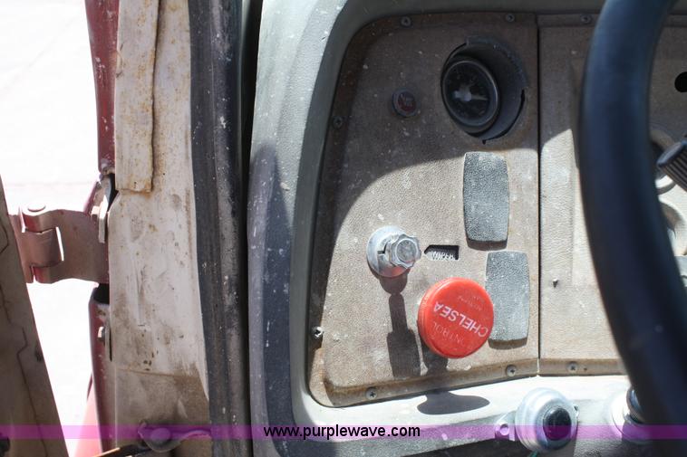 image for item B6801 1974 Ford F700 truck cab and chassis