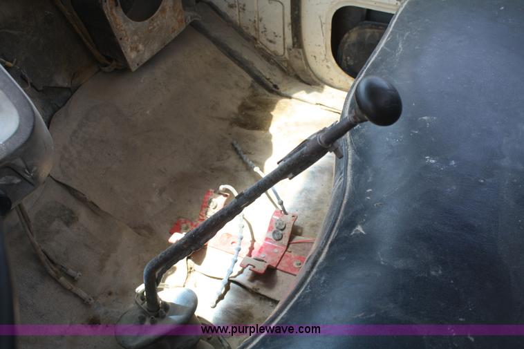 image for item B6801 1974 Ford F700 truck cab and chassis