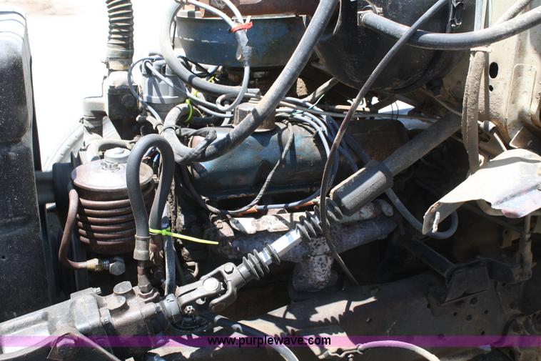 image for item B6801 1974 Ford F700 truck cab and chassis