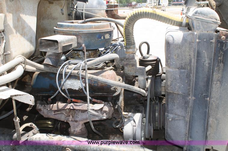image for item B6801 1974 Ford F700 truck cab and chassis