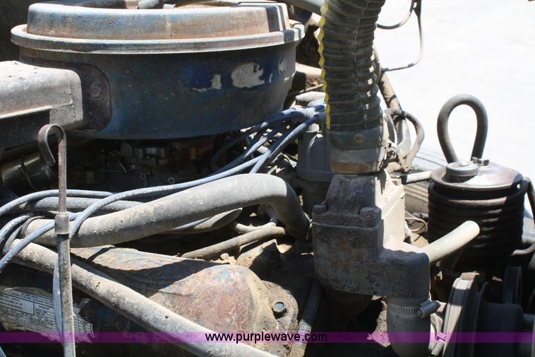 image for item B6801 1974 Ford F700 truck cab and chassis