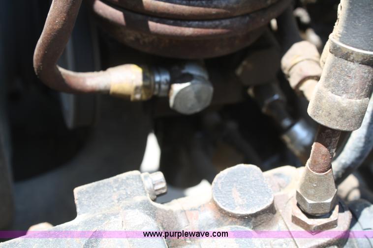 image for item B6801 1974 Ford F700 truck cab and chassis