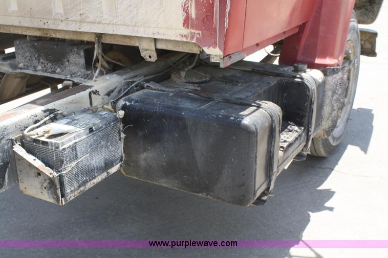 image for item B6801 1974 Ford F700 truck cab and chassis