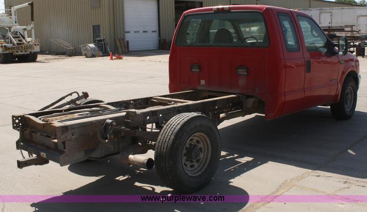 image for item B6804 2002 Ford F350 XL Super Duty SuperCab pickup truck cab and chassis