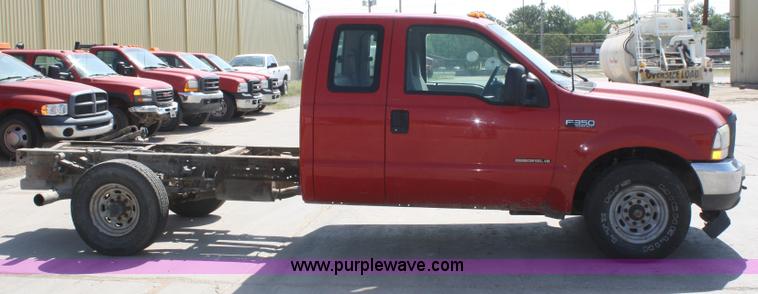 image for item B6804 2002 Ford F350 XL Super Duty SuperCab pickup truck cab and chassis