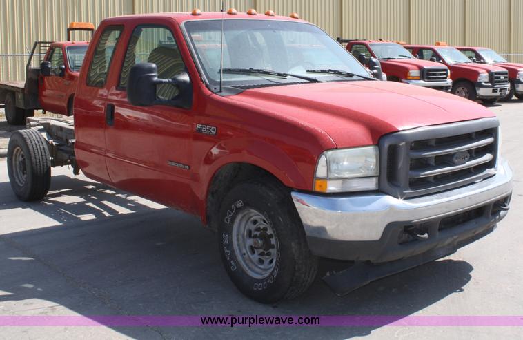 image for item B6804 2002 Ford F350 XL Super Duty SuperCab pickup truck cab and chassis