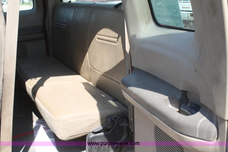 image for item B6804 2002 Ford F350 XL Super Duty SuperCab pickup truck cab and chassis