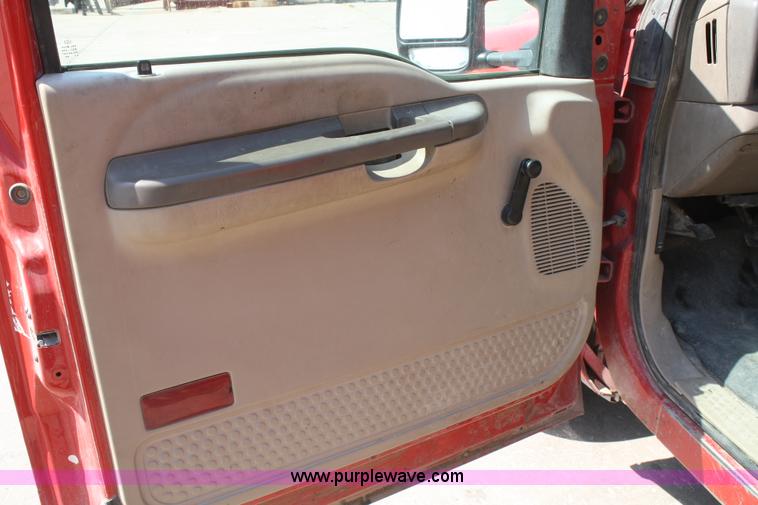 image for item B6804 2002 Ford F350 XL Super Duty SuperCab pickup truck cab and chassis