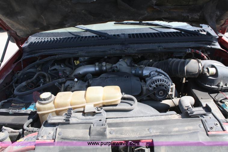 image for item B6804 2002 Ford F350 XL Super Duty SuperCab pickup truck cab and chassis