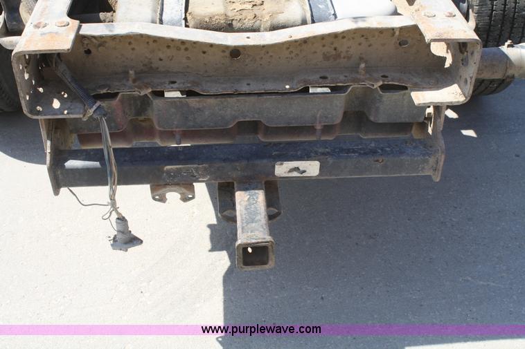 image for item B6804 2002 Ford F350 XL Super Duty SuperCab pickup truck cab and chassis