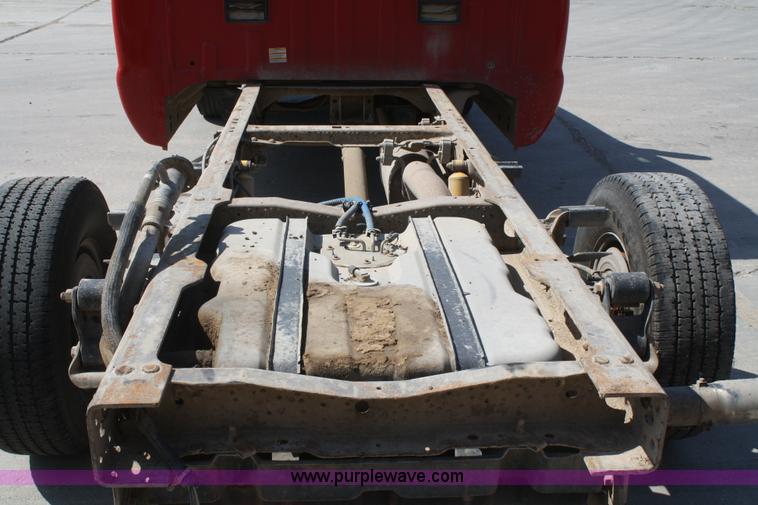 image for item B6804 2002 Ford F350 XL Super Duty SuperCab pickup truck cab and chassis